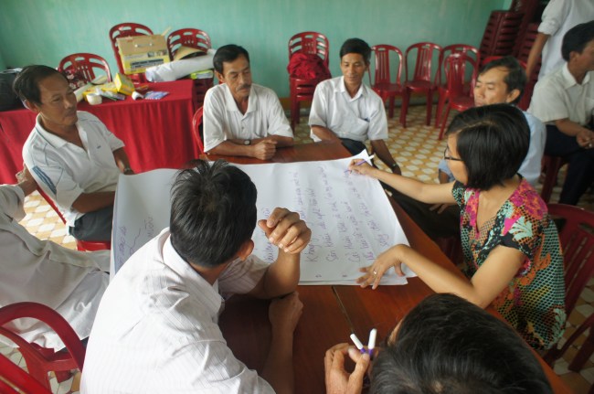 Hình 5: Thảo luận tại nhóm trung niên.