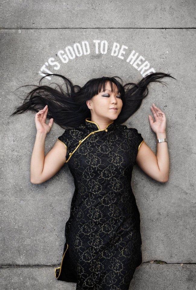 Candy nằm trên vỉa hè dưới dòng chữ là một phần của dự án "Thật tuyệt vời tôi đã đến đây".  Những dòng chữ này được sơn khắp nơi trong thành phố New Orleans để nhắc mọi người về mối dây liên hệ giữa họ và thành phố quê hương.