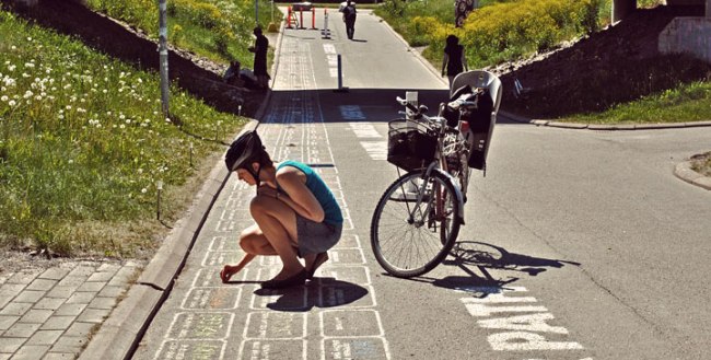 "Con đường sự nghiệp" do Candy thực hiện tại thành phố Turku, Phần Lan, trong loạt sự kiện nhân thành phố này được chọn là Thủ đô văn hóa của châu Âu năm 2011. Con đường là nơi mọi người, nhất là sinh viên, chia sẻ những ước mơ về công việc